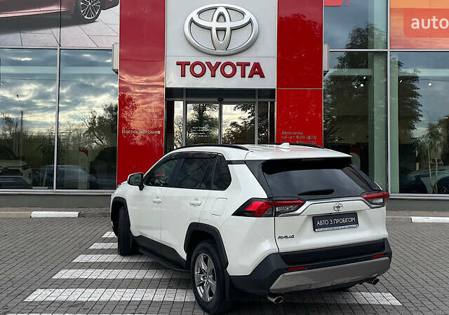 Белый Тойота РАВ 4, объемом двигателя 2 л и пробегом 20 тыс. км за 28752 $, фото 1 на Automoto.ua