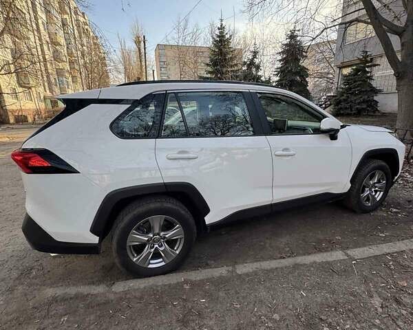 Белый Тойота РАВ 4, объемом двигателя 1.99 л и пробегом 100 тыс. км за 30500 $, фото 1 на Automoto.ua
