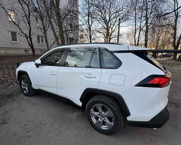 Белый Тойота РАВ 4, объемом двигателя 1.99 л и пробегом 100 тыс. км за 30500 $, фото 2 на Automoto.ua
