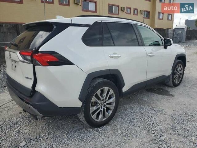 Белый Тойота РАВ 4, объемом двигателя 2.49 л и пробегом 143 тыс. км за 9000 $, фото 2 на Automoto.ua
