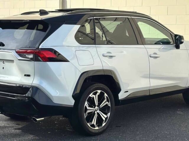 Білий Тойота РАВ 4, об'ємом двигуна 2.5 л та пробігом 24 тис. км за 25200 $, фото 5 на Automoto.ua