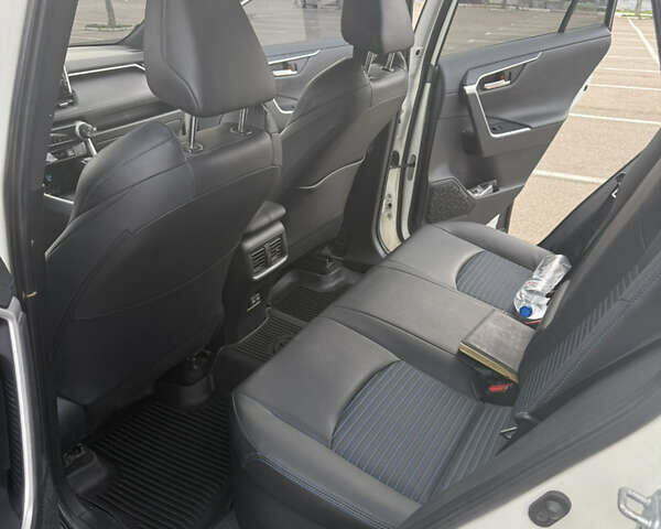 Білий Тойота РАВ 4, об'ємом двигуна 2.49 л та пробігом 36 тис. км за 36000 $, фото 4 на Automoto.ua