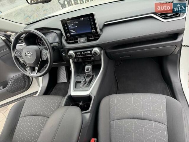 Білий Тойота РАВ 4, об'ємом двигуна 1.99 л та пробігом 25 тис. км за 30500 $, фото 17 на Automoto.ua