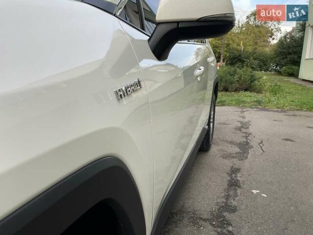 Белый Тойота РАВ 4, объемом двигателя 2.49 л и пробегом 67 тыс. км за 34700 $, фото 11 на Automoto.ua