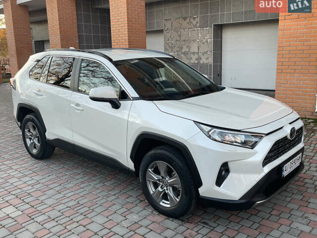 Тойота РАВ 4 2022 в Киеве на Automoto.ua Белый Тойота РАВ 4, объемом двигателя 2 л и пробегом 48 тыс. км за 31800 $, фото 2 на Automoto.ua