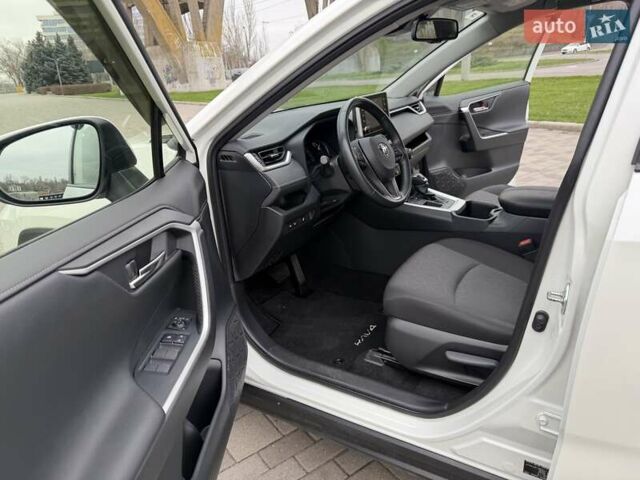 Білий Тойота РАВ 4, об'ємом двигуна 1.99 л та пробігом 25 тис. км за 30500 $, фото 12 на Automoto.ua