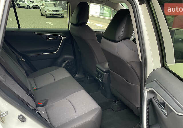 Белый Тойота РАВ 4, объемом двигателя 2 л и пробегом 20 тыс. км за 28752 $, фото 6 на Automoto.ua