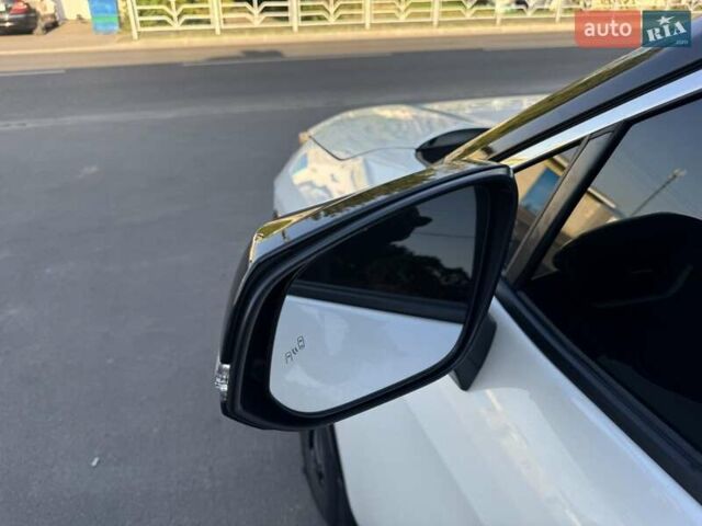 Білий Тойота РАВ 4, об'ємом двигуна 2.5 л та пробігом 14 тис. км за 31700 $, фото 1 на Automoto.ua