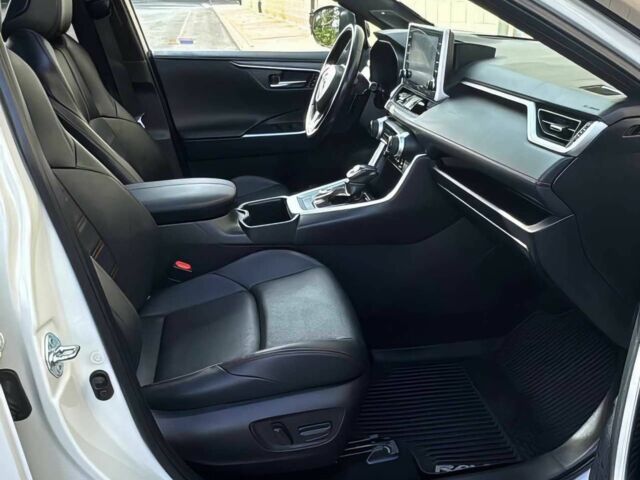 Білий Тойота РАВ 4, об'ємом двигуна 2.5 л та пробігом 24 тис. км за 25200 $, фото 6 на Automoto.ua