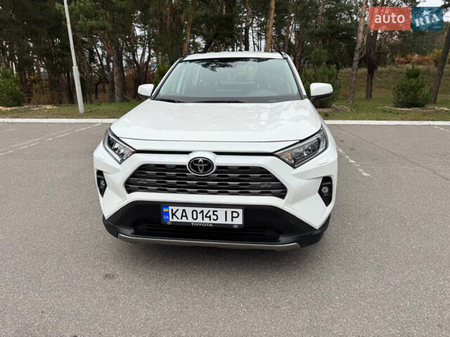 Белый Тойота РАВ 4, объемом двигателя 2 л и пробегом 110 тыс. км за 28000 $, фото 2 на Automoto.ua