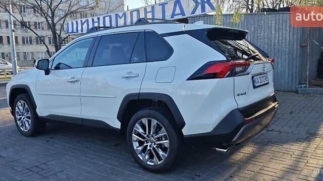 Белый Тойота РАВ 4, объемом двигателя 2.49 л и пробегом 13 тыс. км за 37100 $, фото 4 на Automoto.ua