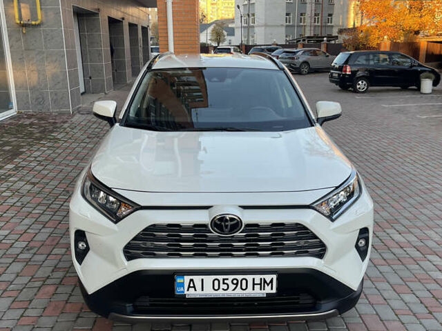 Тойота РАВ 4 2022 в Киеве на Automoto.ua Белый Тойота РАВ 4, объемом двигателя 2 л и пробегом 48 тыс. км за 31800 $, фото 1 на Automoto.ua