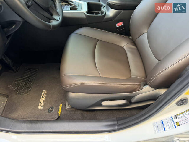 Білий Тойота РАВ 4, об'ємом двигуна 2.5 л та пробігом 98 тис. км за 26900 $, фото 38 на Automoto.ua