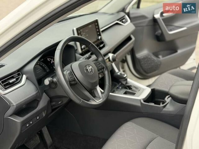 Білий Тойота РАВ 4, об'ємом двигуна 1.99 л та пробігом 25 тис. км за 30500 $, фото 23 на Automoto.ua