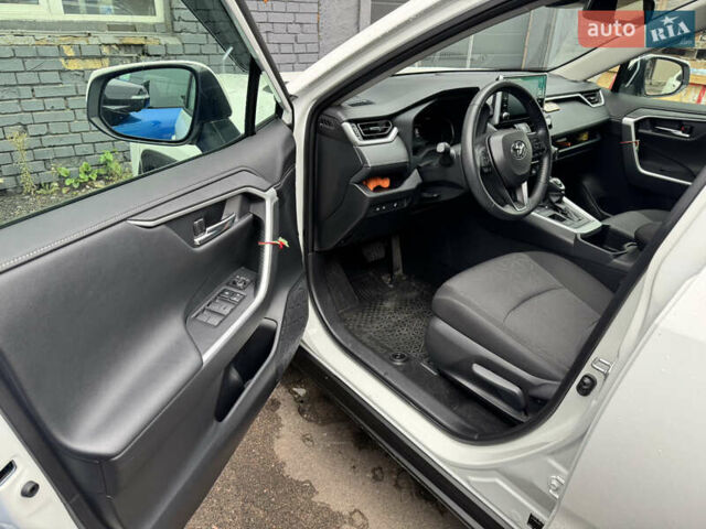 Белый Тойота РАВ 4, объемом двигателя 2.5 л и пробегом 29 тыс. км за 37999 $, фото 2 на Automoto.ua