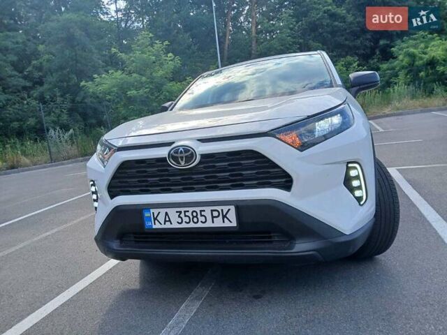 Белый Тойота РАВ 4, объемом двигателя 2.49 л и пробегом 62 тыс. км за 27700 $, фото 1 на Automoto.ua