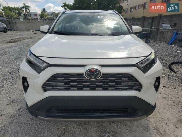 Белый Тойота РАВ 4, объемом двигателя 2.49 л и пробегом 143 тыс. км за 9000 $, фото 4 на Automoto.ua