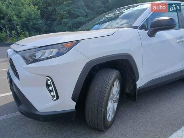 Белый Тойота РАВ 4, объемом двигателя 2.49 л и пробегом 62 тыс. км за 27700 $, фото 2 на Automoto.ua