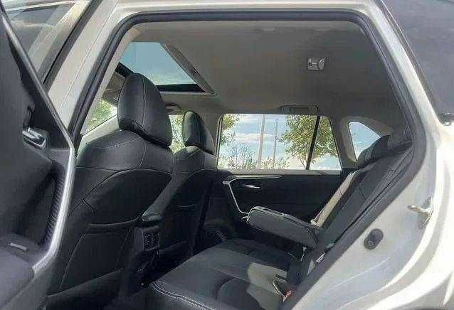 Білий Тойота РАВ 4, об'ємом двигуна 2 л та пробігом 25 тис. км за 25000 $, фото 6 на Automoto.ua