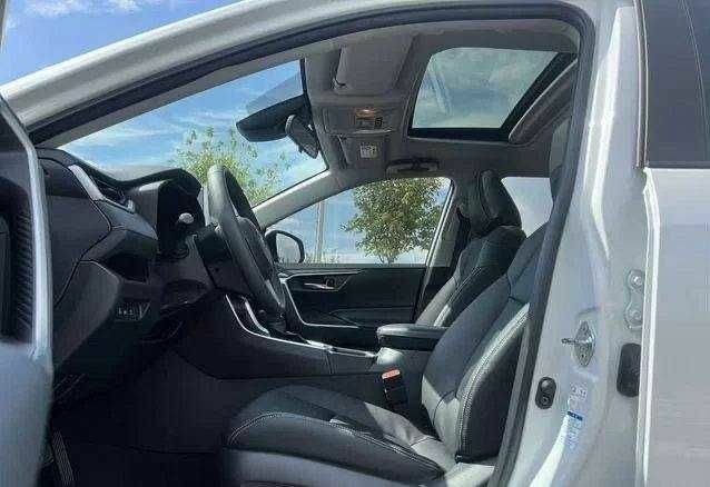 Білий Тойота РАВ 4, об'ємом двигуна 2 л та пробігом 25 тис. км за 25000 $, фото 5 на Automoto.ua