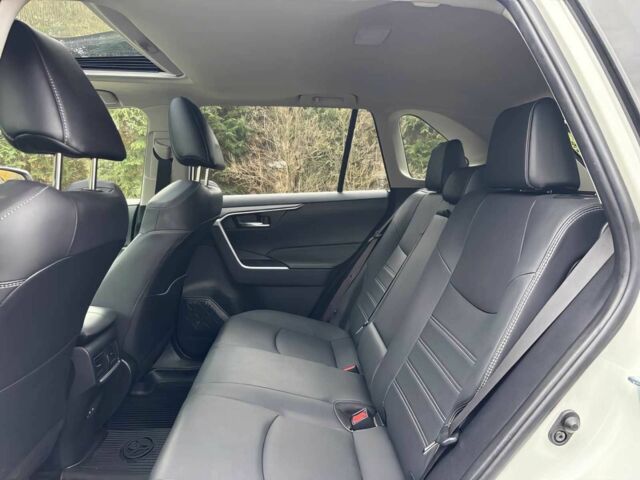 Белый Тойота РАВ 4, объемом двигателя 2.5 л и пробегом 24 тыс. км за 16800 $, фото 8 на Automoto.ua