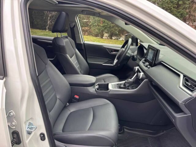 Белый Тойота РАВ 4, объемом двигателя 2.5 л и пробегом 24 тыс. км за 16800 $, фото 4 на Automoto.ua