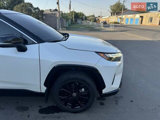 Білий Тойота РАВ 4, об'ємом двигуна 2.5 л та пробігом 14 тис. км за 31700 $, фото 6 на Automoto.ua