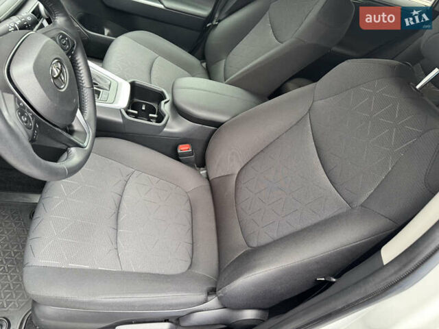 Белый Тойота РАВ 4, объемом двигателя 2.5 л и пробегом 29 тыс. км за 37999 $, фото 4 на Automoto.ua