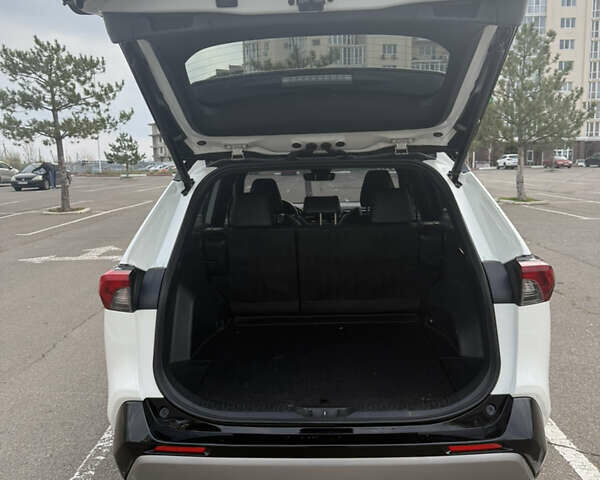 Білий Тойота РАВ 4, об'ємом двигуна 2.49 л та пробігом 36 тис. км за 36000 $, фото 3 на Automoto.ua