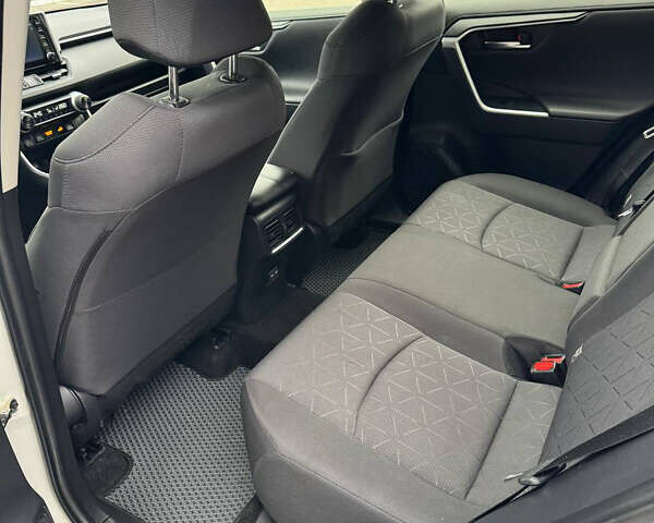 Белый Тойота РАВ 4, объемом двигателя 2 л и пробегом 110 тыс. км за 28000 $, фото 43 на Automoto.ua