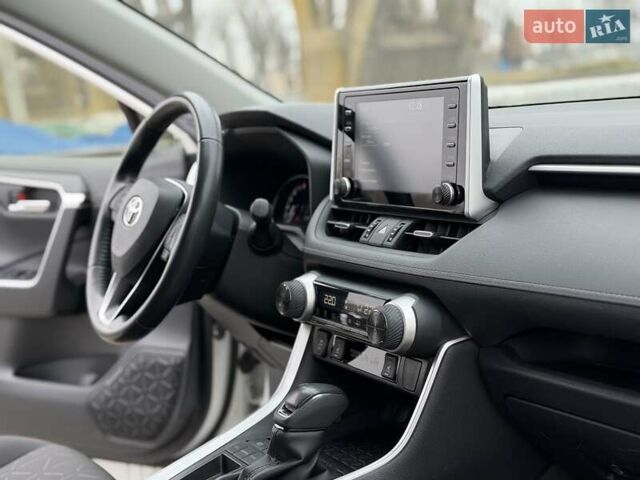 Білий Тойота РАВ 4, об'ємом двигуна 1.99 л та пробігом 25 тис. км за 30500 $, фото 15 на Automoto.ua