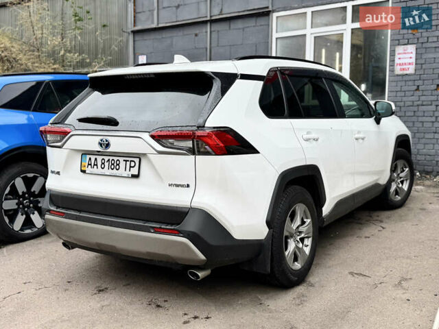 Белый Тойота РАВ 4, объемом двигателя 2.5 л и пробегом 29 тыс. км за 37999 $, фото 1 на Automoto.ua