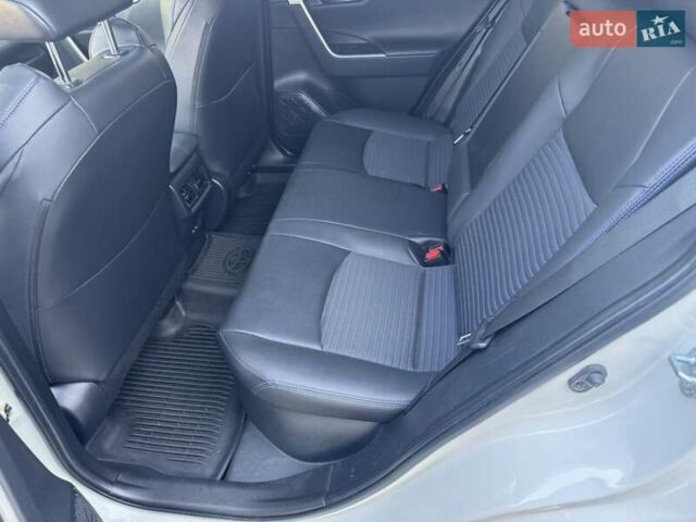 Білий Тойота РАВ 4, об'ємом двигуна 2.5 л та пробігом 14 тис. км за 31700 $, фото 16 на Automoto.ua