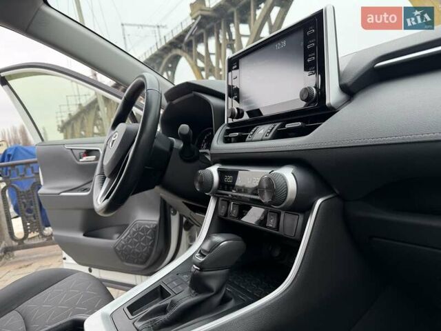 Білий Тойота РАВ 4, об'ємом двигуна 1.99 л та пробігом 25 тис. км за 30500 $, фото 16 на Automoto.ua