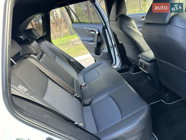 Білий Тойота РАВ 4, об'ємом двигуна 2.49 л та пробігом 36 тис. км за 43750 $, фото 51 на Automoto.ua