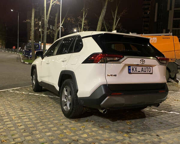 Білий Тойота РАВ 4, об'ємом двигуна 1.99 л та пробігом 30 тис. км за 35500 $, фото 3 на Automoto.ua