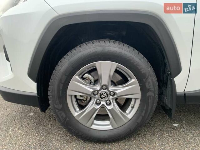 Білий Тойота РАВ 4, об'ємом двигуна 2.49 л та пробігом 75 тис. км за 37900 $, фото 42 на Automoto.ua