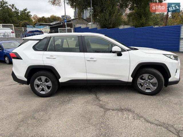 Белый Тойота РАВ 4, объемом двигателя 1.99 л и пробегом 24 тыс. км за 35900 $, фото 2 на Automoto.ua