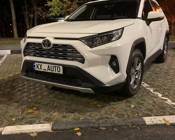 Білий Тойота РАВ 4, об'ємом двигуна 1.99 л та пробігом 30 тис. км за 35500 $, фото 2 на Automoto.ua