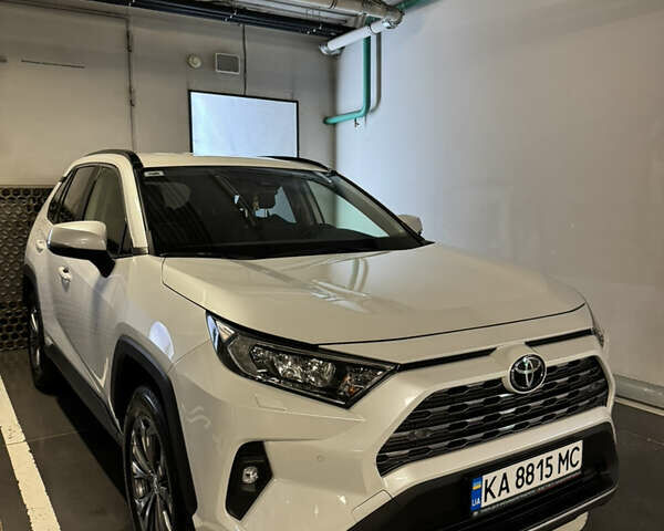 Белый Тойота РАВ 4, объемом двигателя 1.99 л и пробегом 37 тыс. км за 34900 $, фото 1 на Automoto.ua