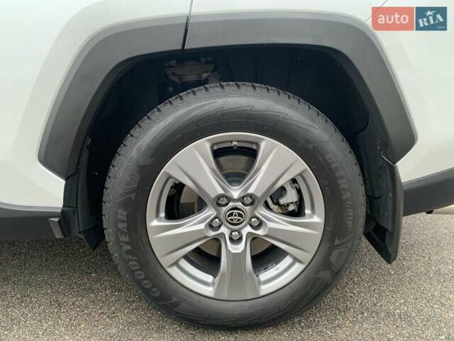 Білий Тойота РАВ 4, об'ємом двигуна 2.49 л та пробігом 75 тис. км за 37900 $, фото 43 на Automoto.ua