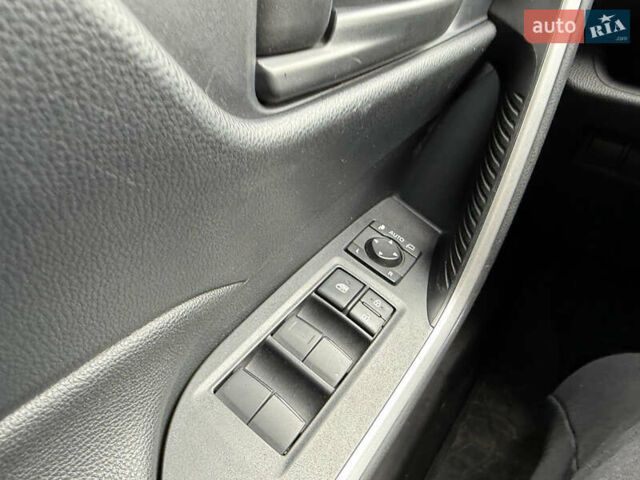 Белый Тойота РАВ 4, объемом двигателя 1.99 л и пробегом 12 тыс. км за 33800 $, фото 2 на Automoto.ua