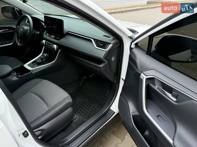 Белый Тойота РАВ 4, объемом двигателя 2.49 л и пробегом 75 тыс. км за 36500 $, фото 34 на Automoto.ua