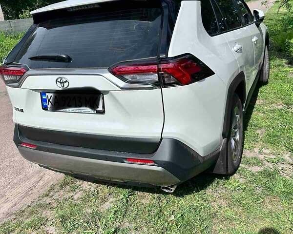 Белый Тойота РАВ 4, объемом двигателя 1.99 л и пробегом 8 тыс. км за 40000 $, фото 3 на Automoto.ua