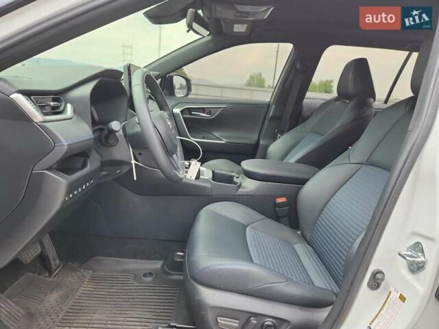 Белый Тойота РАВ 4, объемом двигателя 2.5 л и пробегом 20 тыс. км за 24997 $, фото 6 на Automoto.ua