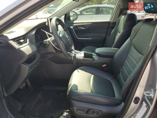 Білий Тойота РАВ 4, об'ємом двигуна 2.49 л та пробігом 70 тис. км за 12000 $, фото 6 на Automoto.ua