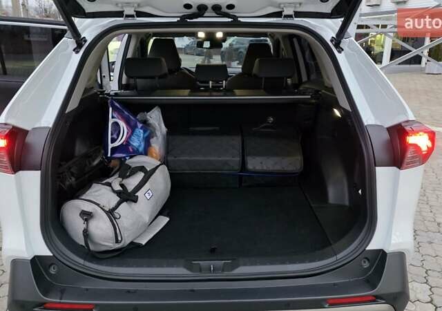 Білий Тойота РАВ 4, об'ємом двигуна 2.49 л та пробігом 32 тис. км за 37500 $, фото 10 на Automoto.ua