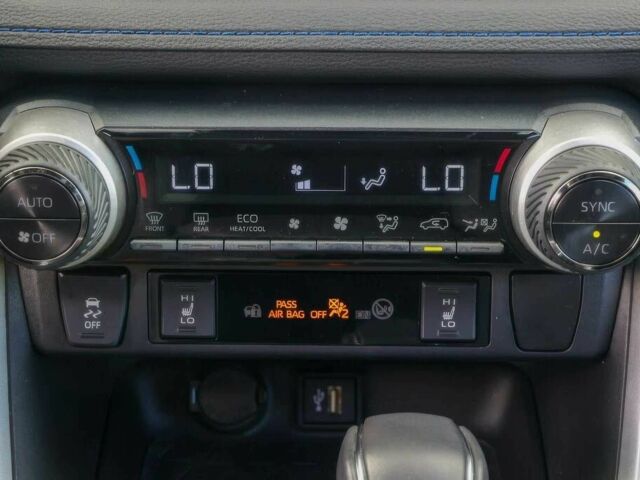 Білий Тойота РАВ 4, об'ємом двигуна 2.5 л та пробігом 28 тис. км за 28100 $, фото 7 на Automoto.ua