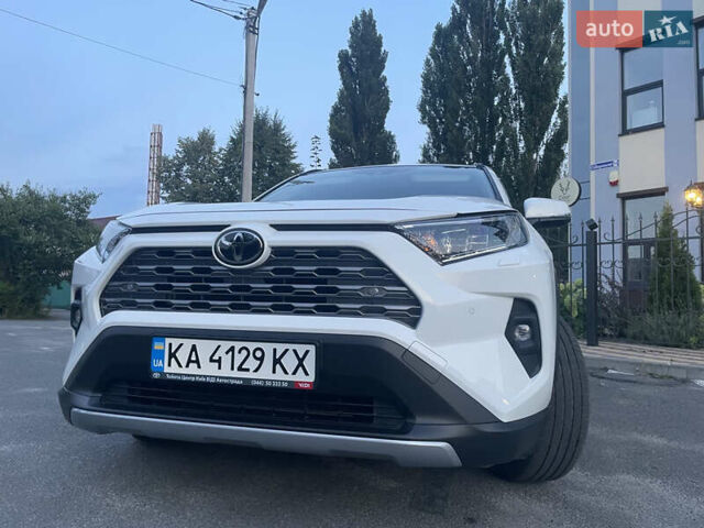 Белый Тойота РАВ 4, объемом двигателя 2 л и пробегом 20 тыс. км за 36900 $, фото 3 на Automoto.ua