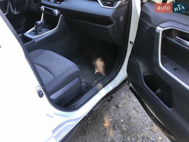 Белый Тойота РАВ 4, объемом двигателя 2 л и пробегом 85 тыс. км за 19999 $, фото 5 на Automoto.ua